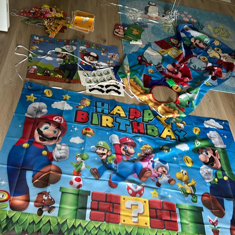 Assortment of mario themed party items​